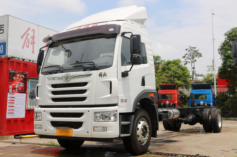 青島解放 龍VH中卡 180馬力 4X2 8.8米 國(guó)五廂式載貨車(chē)(CA5189XXYPK2L5E5A80)