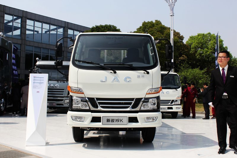 江淮 駿鈴V3 152馬力 3.85米 國五排半欄板輕卡載貨車(HFC1041P93K1C2V)