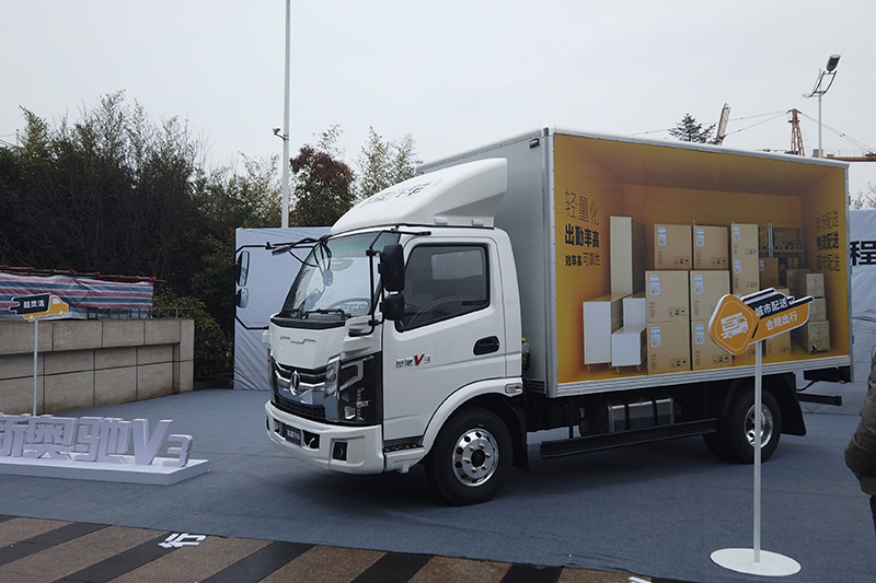 飛碟汽車 新奧馳A3 130馬力 4×2 國五 廂式載貨車