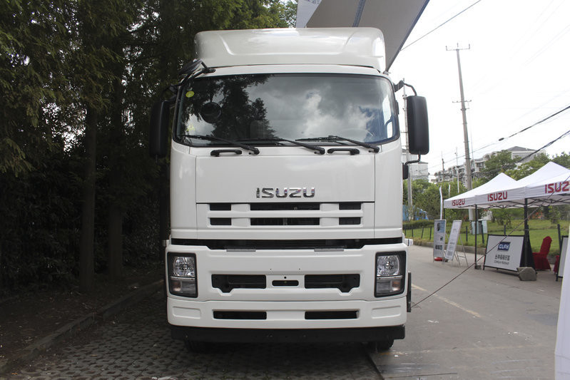 慶鈴 VC46重卡 300馬力 4X2 9.63米 國(guó)五廂式載貨車(QL5180XXYWTFRJ)