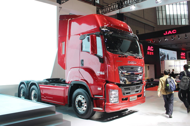 慶鈴 五十鈴巨咖 460馬力 6X4 國(guó)五牽引車(QL4250W2NCZ)