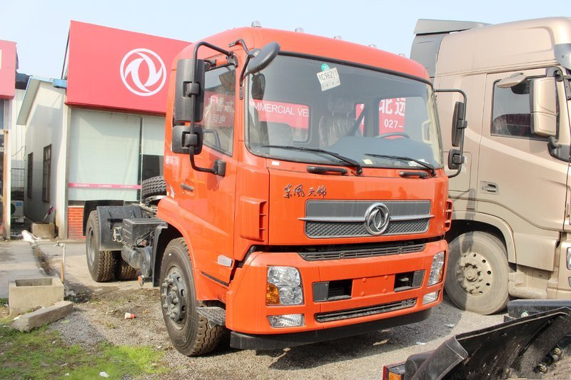 東風(fēng)商用車(chē) 天錦中卡 270馬力 4X2 國(guó)五牽引車(chē)(DFH4180B)