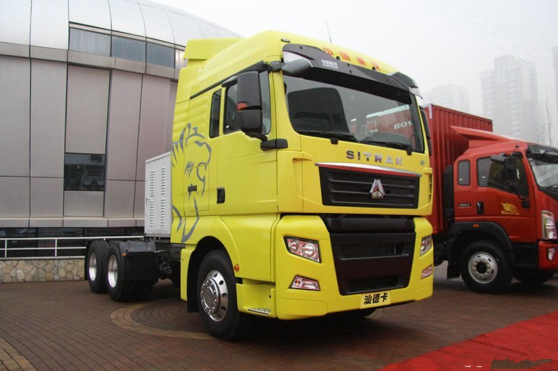 中國(guó)重汽 汕德卡SITRAK C7H重卡 430馬力 6X4 國(guó)五LNG牽引車(ZZ4256V324HE1LB)