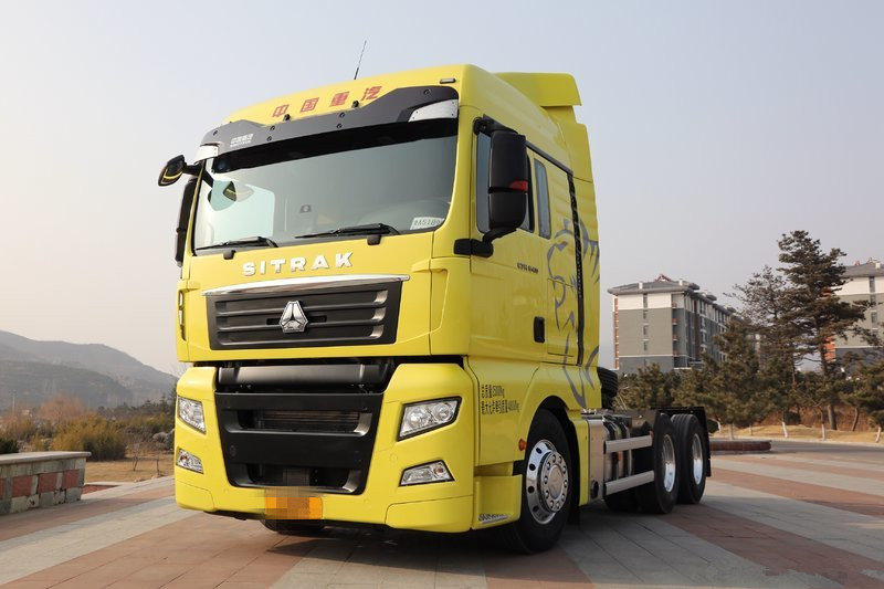 中國重汽 汕德卡SITRAK C7H重卡 430馬力 6X4 國五LNG危險(xiǎn)品牽引車(ZZ4256V384HE1LW)