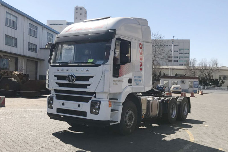 上汽紅巖 杰獅M500重卡 430馬力 6X4 國(guó)五 牽引車(CQ4256HXVG334C)