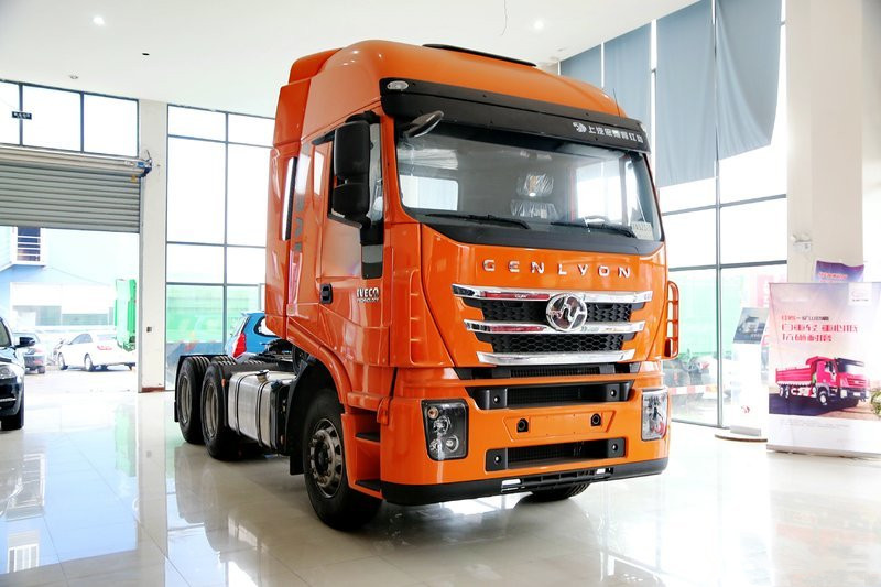 上汽紅巖 杰獅C500重卡 390馬力 6X4 國(guó)五 危險(xiǎn)品牽引車(chē)(CQ4256HXVG334U)