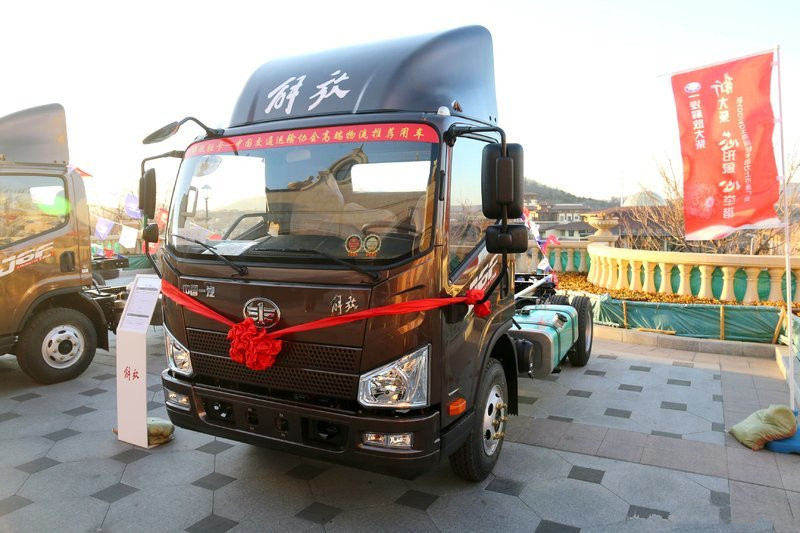 一汽解放 J6F 165馬力 高效版 4.21米 國五 單排倉柵式輕卡(CA5043CCYP40K2L1E5A84)