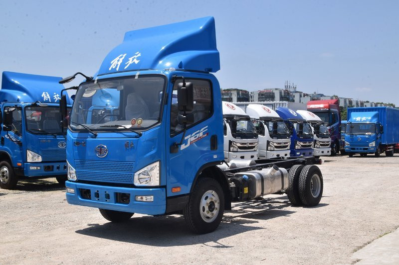 一汽解放 J6F 130馬力 4.21米 國五 單排廂式輕卡(保溫箱)(CA5047XXYP40K50L1E5A84-3)