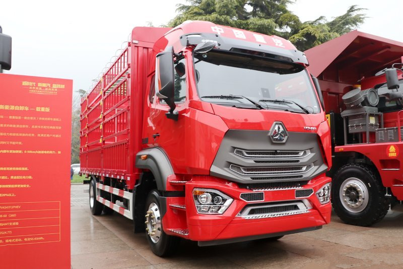 中國(guó)重汽 豪瀚N5W中卡 240馬力 4X2 6.75米 國(guó)五 倉(cāng)柵式載貨車(法士特)(ZZ5185CCYK5113E1H)