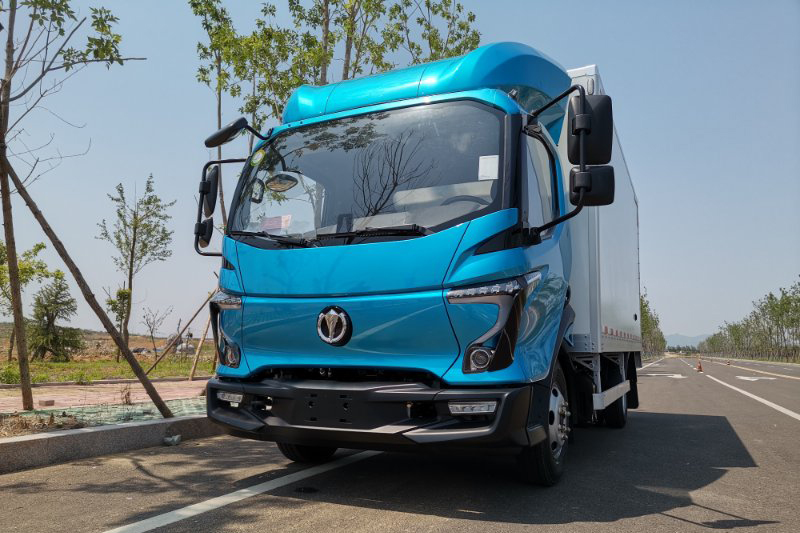 飛碟汽車 W5 130馬力 4×2 國六 4.18米 單排廂式載貨車(FD5040XXYW68K6-1)