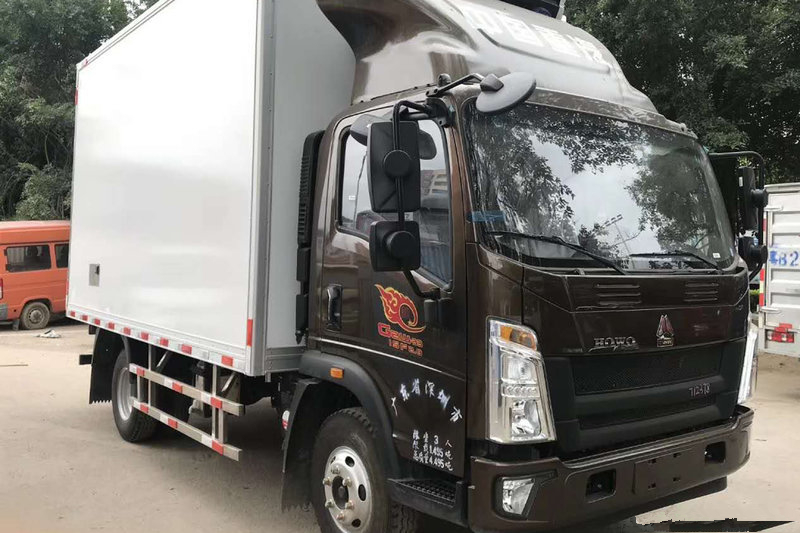 重汽HOWO輕卡 統(tǒng)帥 130馬力 4X2 4.1米 國(guó)五 單排冷藏車(ZZ5047XLCF341CE145)