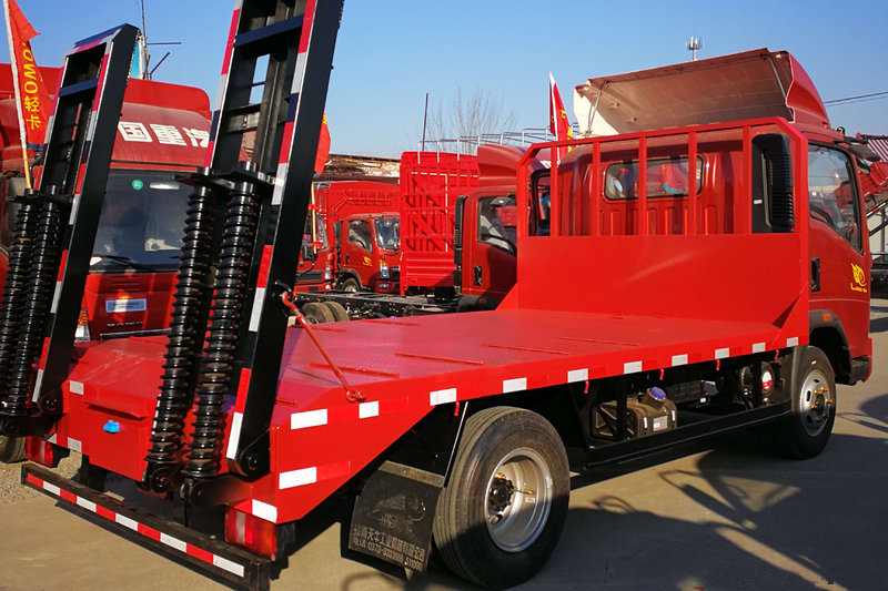 重汽HOWO輕卡 王系 130馬力 4X2 國六 平板運輸車(ZZ5047TPBH3315F145)