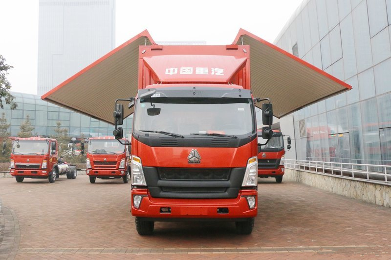 重汽HOWO輕卡 G5X中卡 2018款 物流版 210馬力 4X2 7.75米 國(guó)五 翼開啟廂式載貨車(ZZ5187XYKG561DE1)