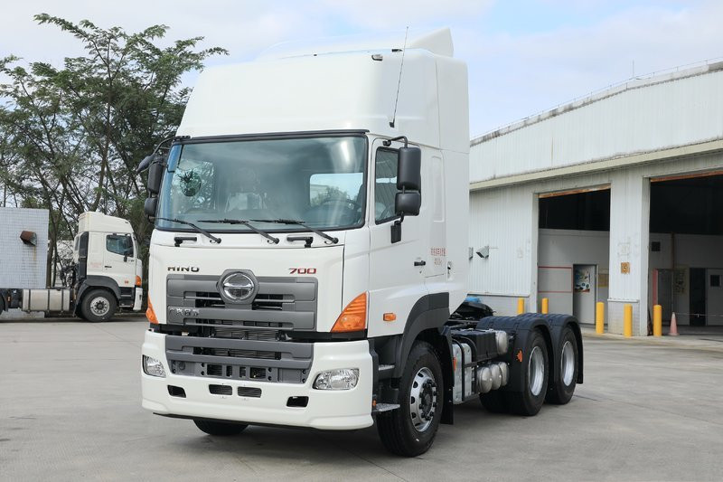 廣汽日野 700臻值系 寬臥鋪版 420馬力 6X4 國五 牽引車(YC4251SS2PK5)