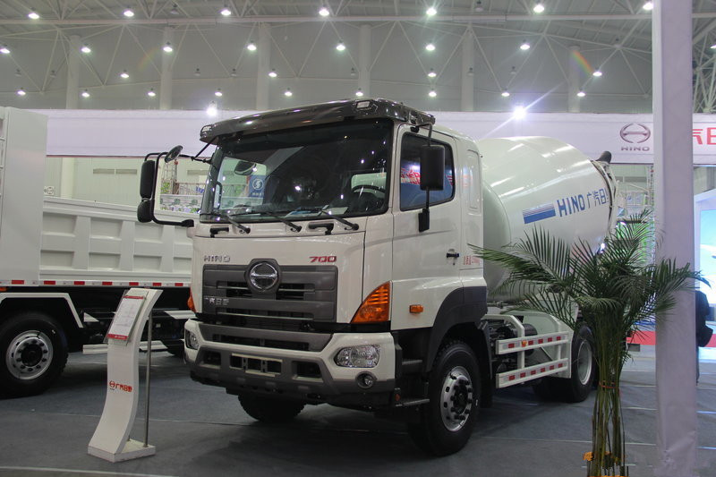 廣汽日野 700系列 350馬力 6X4 國五 4.7方混凝土攪拌車底盤(YC2250FS2PM5)