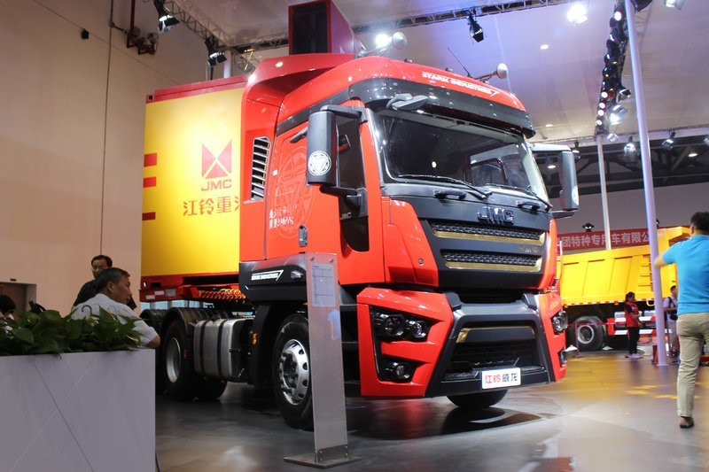 江鈴重汽 威龍重卡 530馬力 6X4 國六 牽引車(SXQ4250J4B4D6)