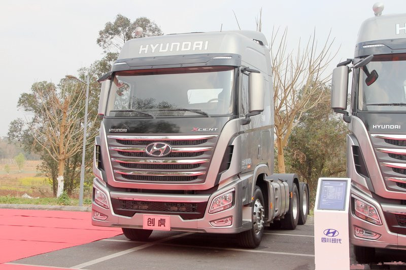 現(xiàn)代商用車(chē) 創(chuàng)虎XCIENT重卡 2018款 520馬力 6X4 國(guó)五 自動(dòng)擋牽引車(chē)(AMT手自一體)(CHM4251KPQ49V)