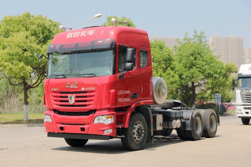 聯(lián)合卡車 U系重卡 460馬力 6X4 國六 LNG牽引車(QCC4253N664)