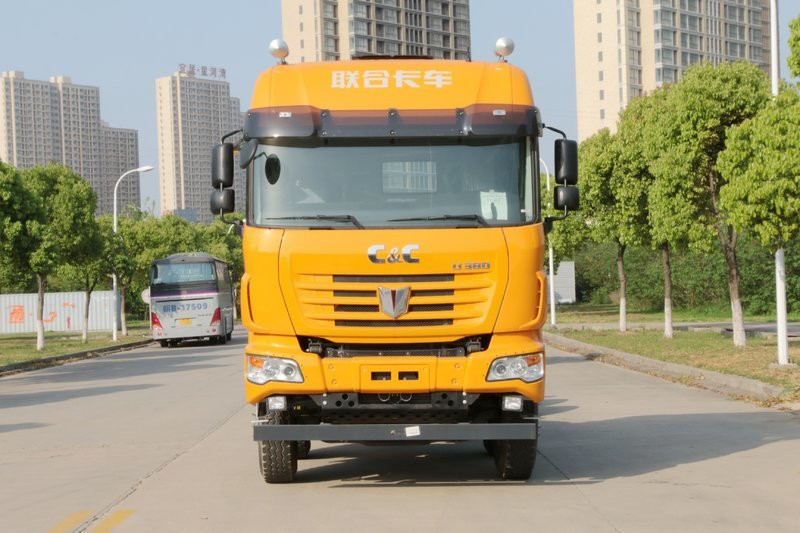 聯(lián)合卡車(chē) U390 390馬力 8X4 8.2米 國(guó)五 自卸車(chē)(高頂)(QCC3312D656-3)