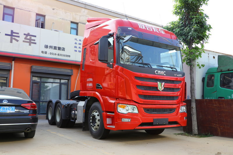聯(lián)合卡車 U+420重卡 豪華版 420馬力 6X4 國(guó)五 AMT自動(dòng)擋牽引車(QCC4252D654-4)