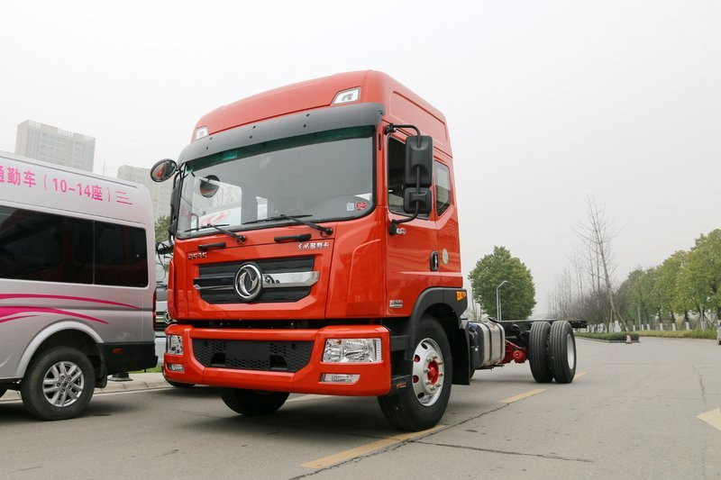 東風(fēng) 多利卡D9 200馬力 4X2 6.8米 國六 廂式載貨車(EQ5181XXYL9CDGAC)