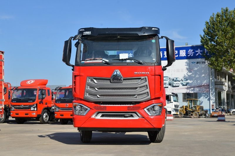 中國(guó)重汽 豪沃N5W中卡 220馬力 4X2 6.75米 國(guó)六 翼開(kāi)啟廂式載貨車(chē)(ZZ5187XYKK511JF1)