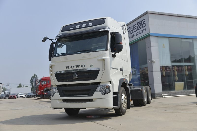 中國(guó)重汽 HOWO T7H重卡 440馬力 6X4 LNG 國(guó)六 牽引車(chē)(12T后橋)(ZZ4257V384HF1LB)