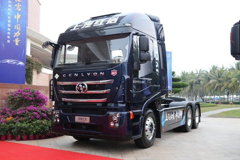 上汽紅巖 杰獅C6重卡 440馬力 6X4 LNG 國六 AMT自動擋牽引車(CQ4257HD12384T)