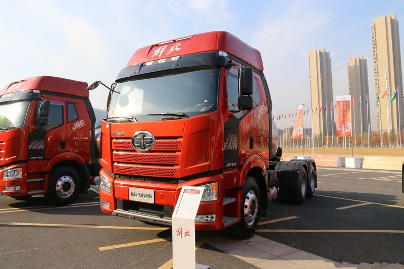 一汽解放 新J6P重卡 質(zhì)惠版2.0 440馬力 6X4 LNG 國(guó)六 牽引車(CA4250P66M25T1E6)