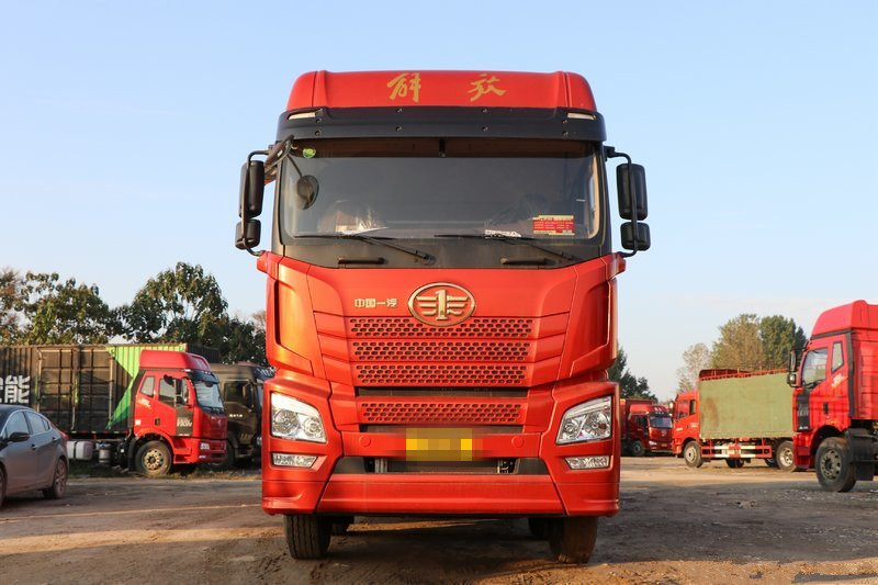 青島解放 JH6重卡 領(lǐng)航版2.0 560馬力 8X4 9.5米 國六 欄板載貨車(CA1310P25K2L7T4E6A80)