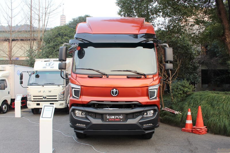 飛碟締途 XH 245馬力 6X2 7.7米 國五 排半倉柵式載貨車