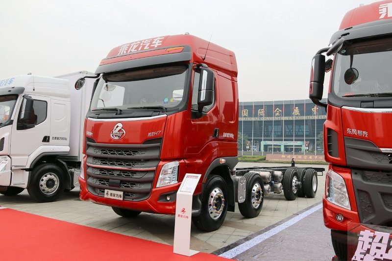 東風(fēng)柳汽 乘龍H7重卡 350馬力 8X2 9.47米 國六 欄板載貨車(LZ1321H7EC1)