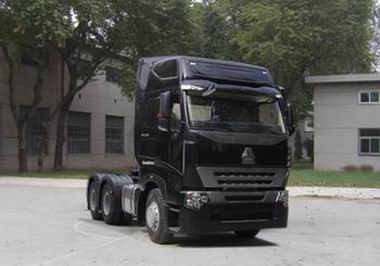 中國重汽 HOWO-A7重卡 300馬力 6×4 牽引車(ZZ4257M3247N1B)