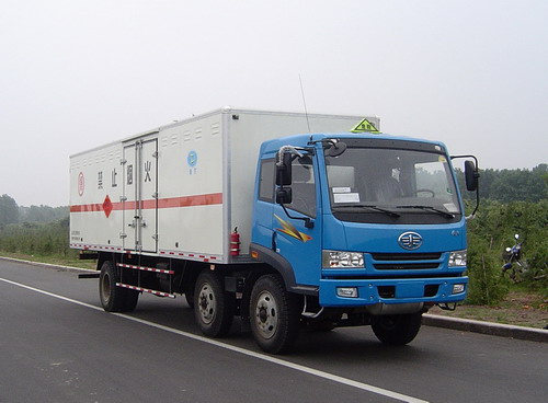 山東正泰 希爾 160馬力 6×2 爆破器材運(yùn)輸車(ZZT5180XQY)