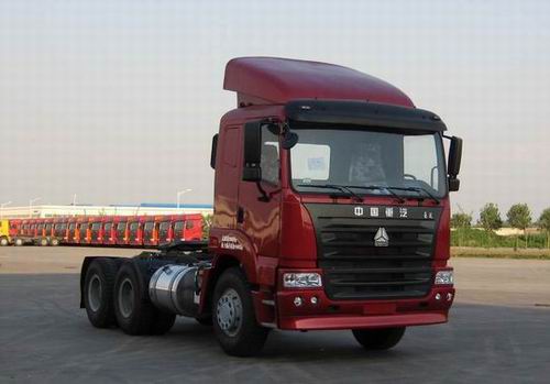 中國重汽 豪運重卡 375馬力 6×4 牽引車（ZZ4255N3245D1）