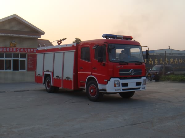 湖北江南 江特 185馬力 4×2 泡沫消防車(JDF5150GXFPM60T)