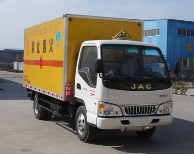 山東正泰 希爾 120馬力 4×2 爆破器材運(yùn)輸車(ZZT5066XQY)