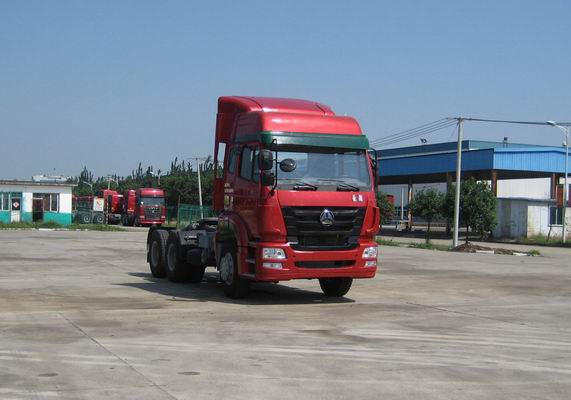 中國重汽 豪瀚重卡 340馬力 6×4 牽引車(ZZ4255N3246C1H)