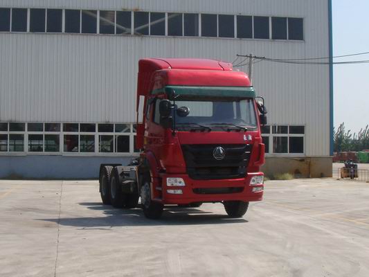 中國重汽 豪瀚重卡 300馬力 6×4 牽引車(ZZ4255M3246C1Z)