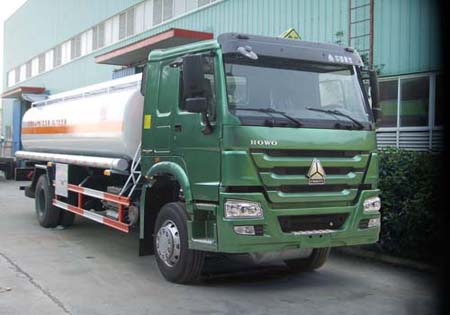 重汽華威 馳樂 270馬力 4×2 易燃液體罐式運輸車(SGZ5160GRYZZ4W)