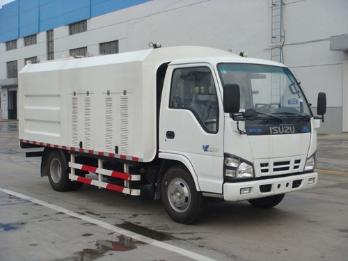 煙臺海德 121馬力 4×2 護(hù)欄清洗車(CHD5070GQX)