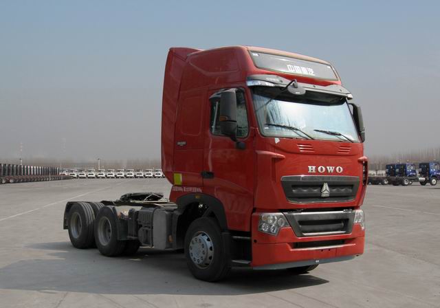 中國重汽 HOWO-T7H重卡 440馬力 6×2 牽引車(ZZ4257V323HD1)