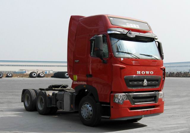 中國重汽 HOWO-T7H重卡 440馬力 6×4 牽引車(ZZ4257N324HD1B)