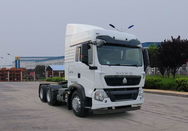 中國重汽 HOWO-T5G重卡 340馬力 6×4 牽引車(ZZ4257N324GD1)