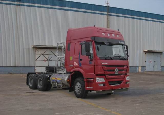 中國重汽 HOWO 重卡 380馬力 6×4 牽引車(ZZ4257N3847E1LB)
