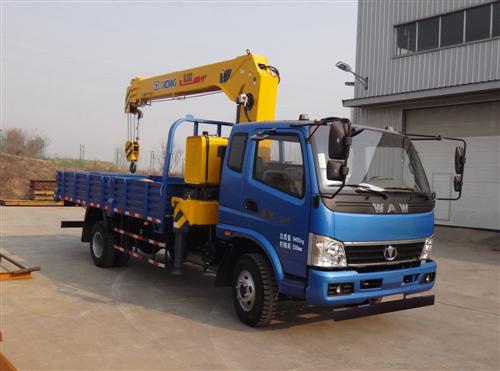 飛碟汽車 奧馳D3 129馬力 4×2 隨車起重運(yùn)輸車(FD5091JSQP8K4)