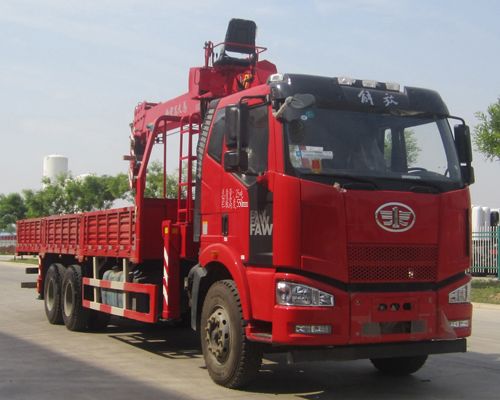 宏昌天馬 宏昌天馬 240馬力 6×4 隨車起重運(yùn)輸車(HCL5250JSQCA4)