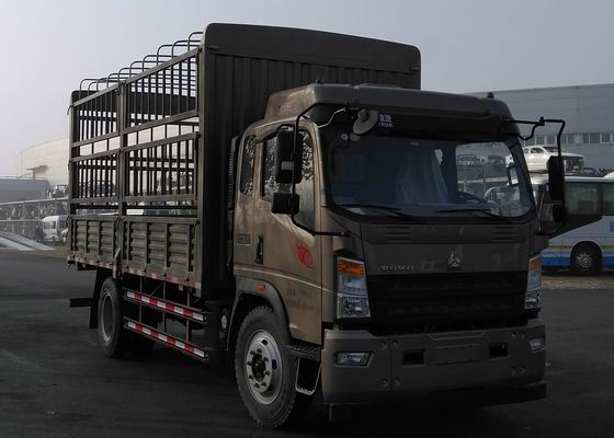 中國重汽 HOWO 統(tǒng)帥 中卡 180馬力 4×2 倉柵式 排半 載貨車(ZZ5147CCYG381CE1)