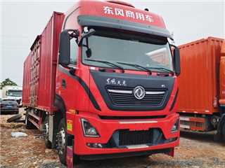 東風商用車 天龍 天龍前四后四9米6廂式貨車