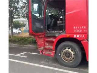 泰州二手徐工 漢風 牽引車頭，尾巴為水泥罐帶柴油機的